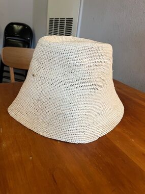 Cuyana Natural Straw Bucket Hat - size 58 - never worn